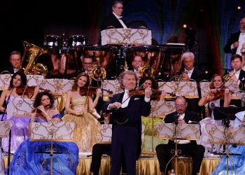 Más de 11.000 personas vibran con André Rieu y la Orquesta Johann Strauss en Valencia
