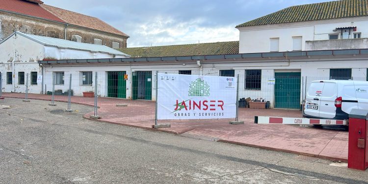 Catarroja recuperará su Escuela de Capataces tras la retirada total del amianto