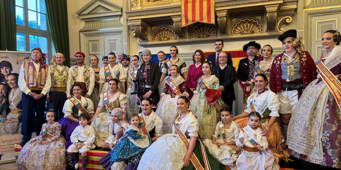 Carmen Uriol destaca en París a los Centros Valencianos en el Exterior como “portavoces de nuestra identidad”