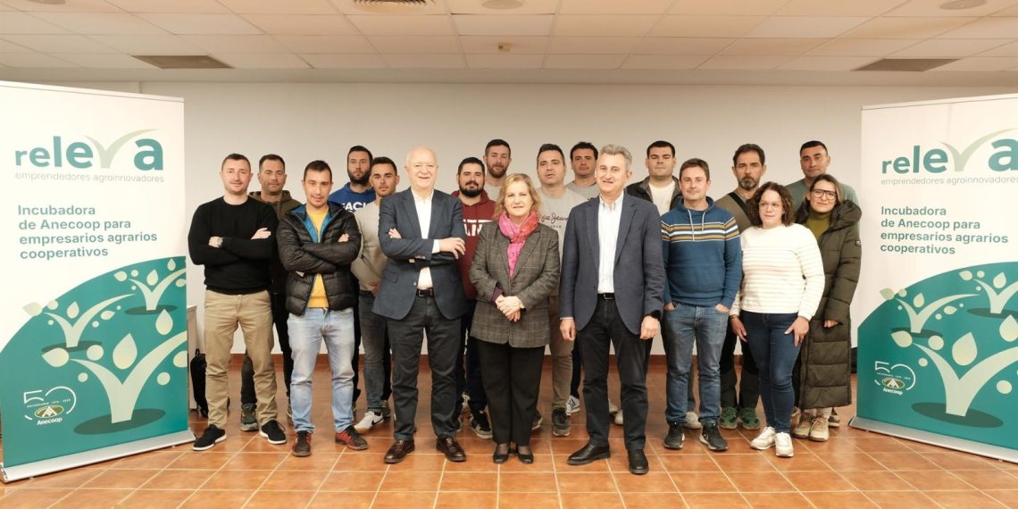 La Generalitat impulsa a jóvenes agricultores a través del programa Releva