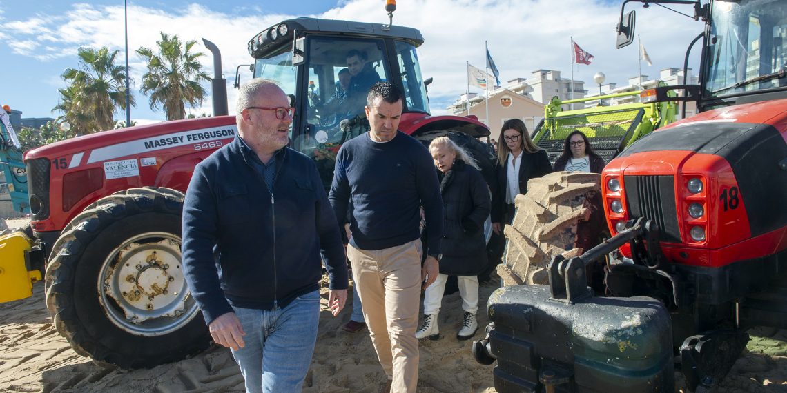 La Diputación de Valencia adelanta a enero la limpieza de playas tras los temporales