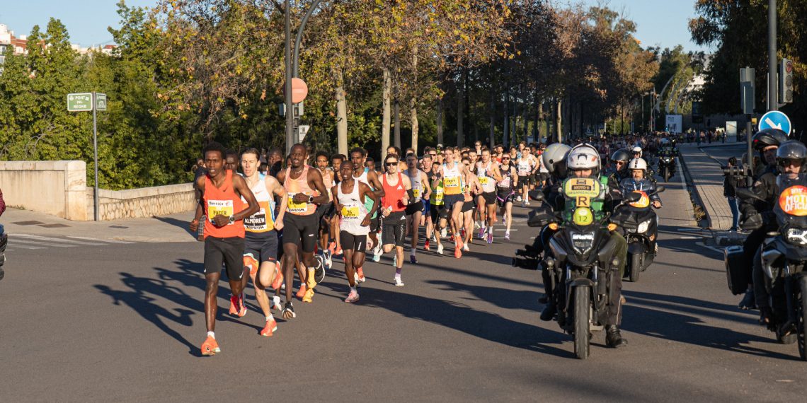 La 10K Valencia Ibercaja 2026 rompe récords con más de 14.000 corredores y dos plusmarcas europeas