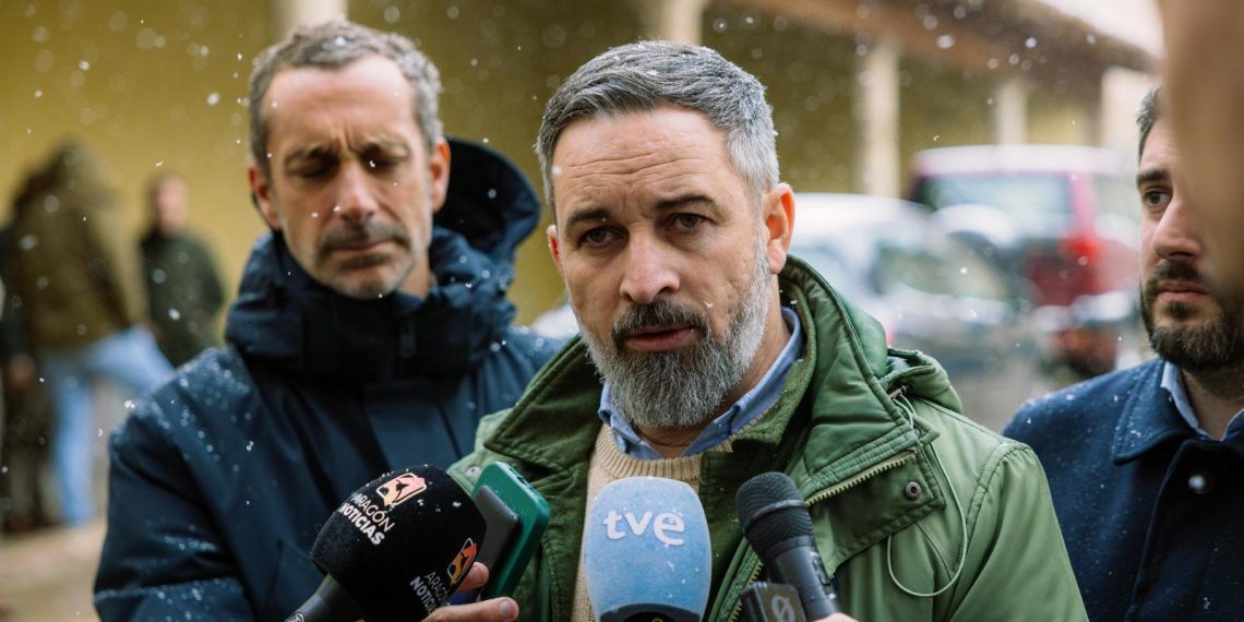Abascal: “La regularización de inmigrantes ilegales agravará el colapso de la sanidad, la vivienda y la seguridad»