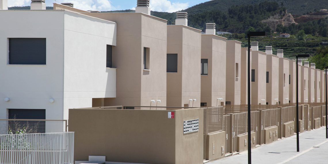 La Generalitat adjudica más de 300 viviendas del parque público en el último año que se destinan a colectivos con mayores necesidades