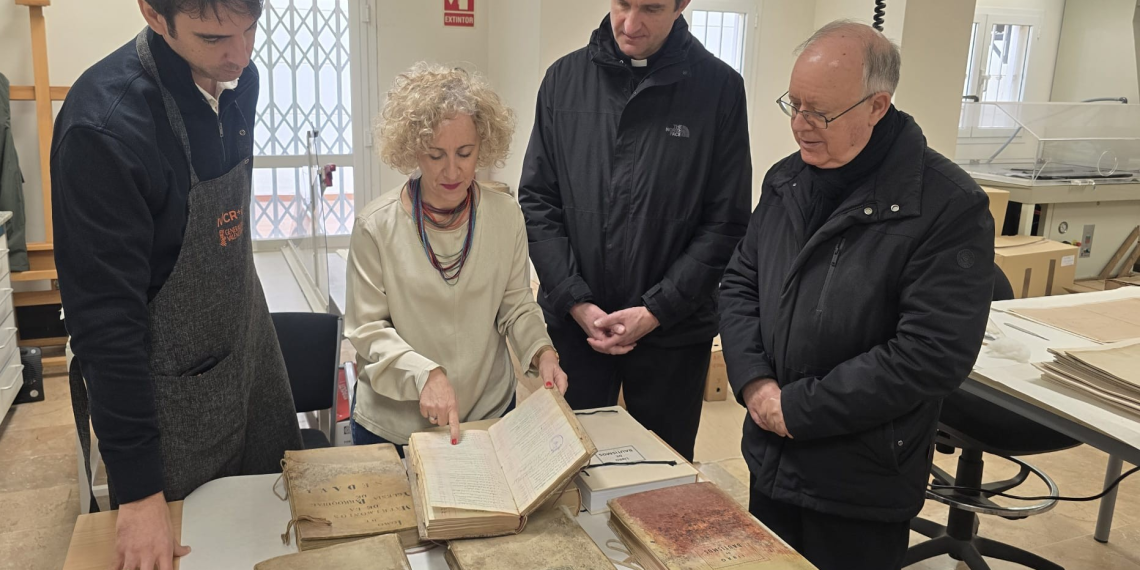 El IVCR+i culmina la recuperación de los libros parroquiales de Sedaví dañados por la riada
