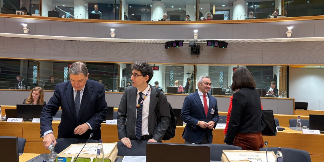 Barrachina exige en Bruselas cláusulas de salvaguarda para proteger al campo español