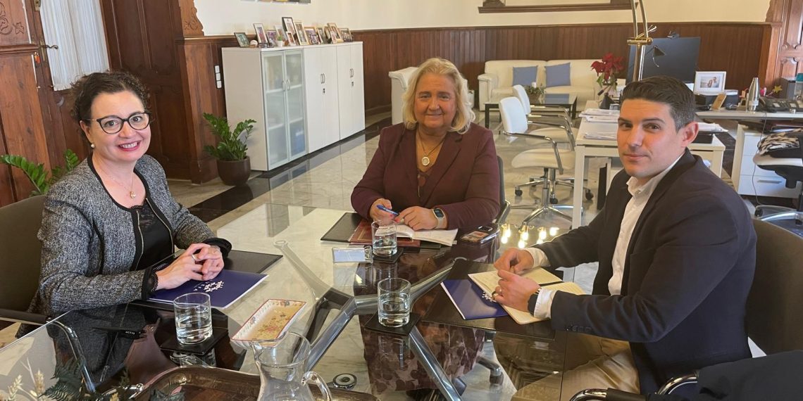 Ivefa y el Ayuntamiento de Valencia analizan la situación de la empresa familiar