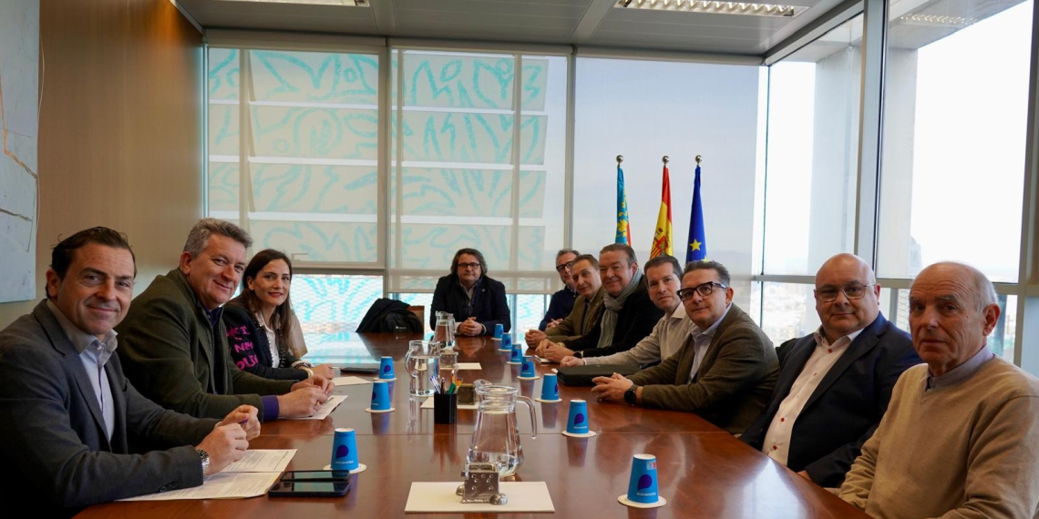 La Generalitat desbloquea 8.000 expedientes de suministro eléctrico en Valencia