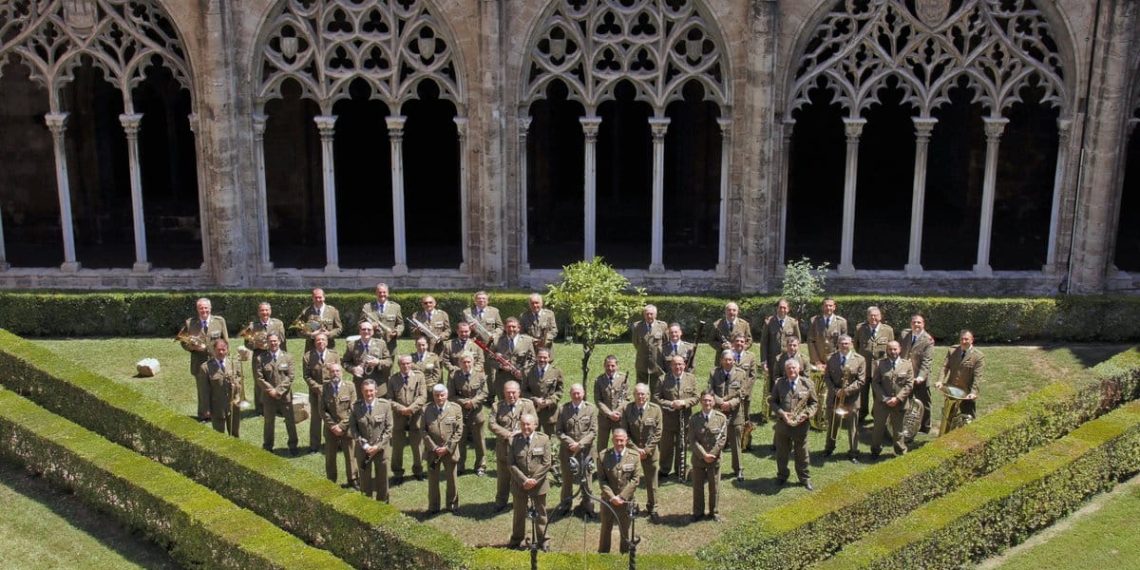 El Conservatorio municipal José Iturbi acoge un concierto intercambio con la Banda Militar del CGTAD 