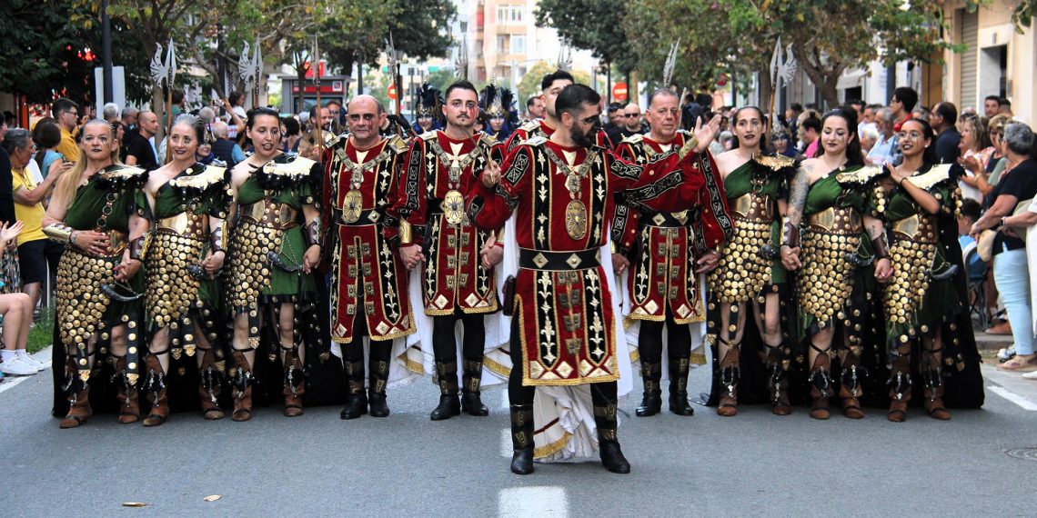 La Delegación de Fiestas refuerza su apuesta por las tradiciones valencianas y eleva a 17.500 euros la subvención a los Moros y Cristianos Marítimo