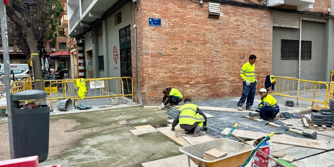 El Ayuntamiento invierte 450.000 euros en mejoras de accesibilidad peatonal en 43 puntos de cinco distritos de València