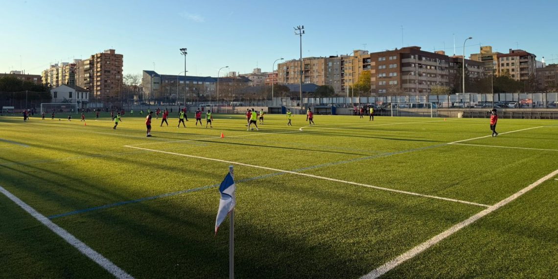 Marchalenes estrena el nuevo césped de los campos de fútbol