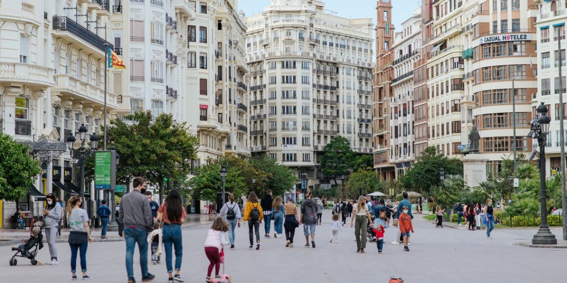València impulsa la homogeneización estética de las terrazas de la plaza del Ayuntamiento “para reforzar la identidad urbana”