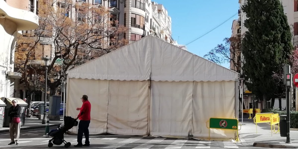 Las comisiones falleras ya pueden solicitar la retirada temporal de semáforos, bolardos y otras señales de tráfico