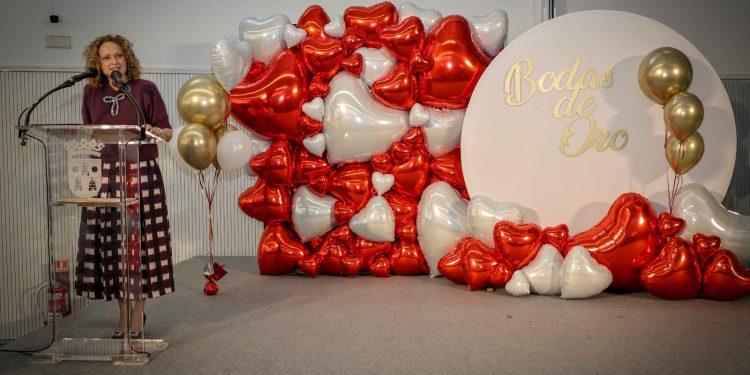 Torrent emociona, en su primer homenaje a las Bodas de Oro: 46 matrimonios celebran 50 años de vida en común en un acto histórico y lleno de sentimiento