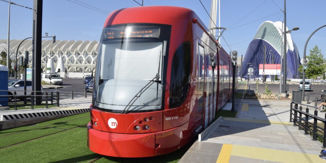 Metrovalencia facilita el desplazamiento a la Exposición del Ninot con la Línea 10 de tranvía