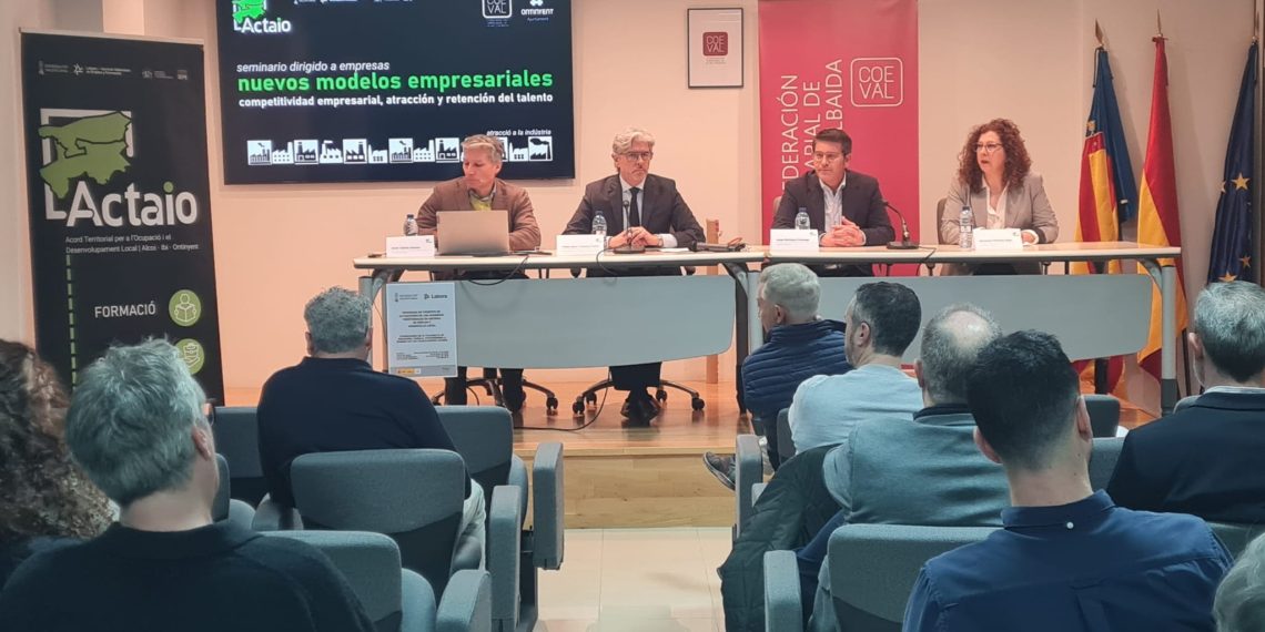 La Generalitat reivindica «la fortaleza industrial de la Vall d’Albaida» y el valor del asociacionismo local «para liderar la captación de talento»