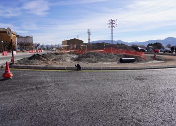 La Generalitat pone en servicio una de las rotondas de la nueva ronda urbana de Villena y avanza en las obras para suprimir el paso a nivel