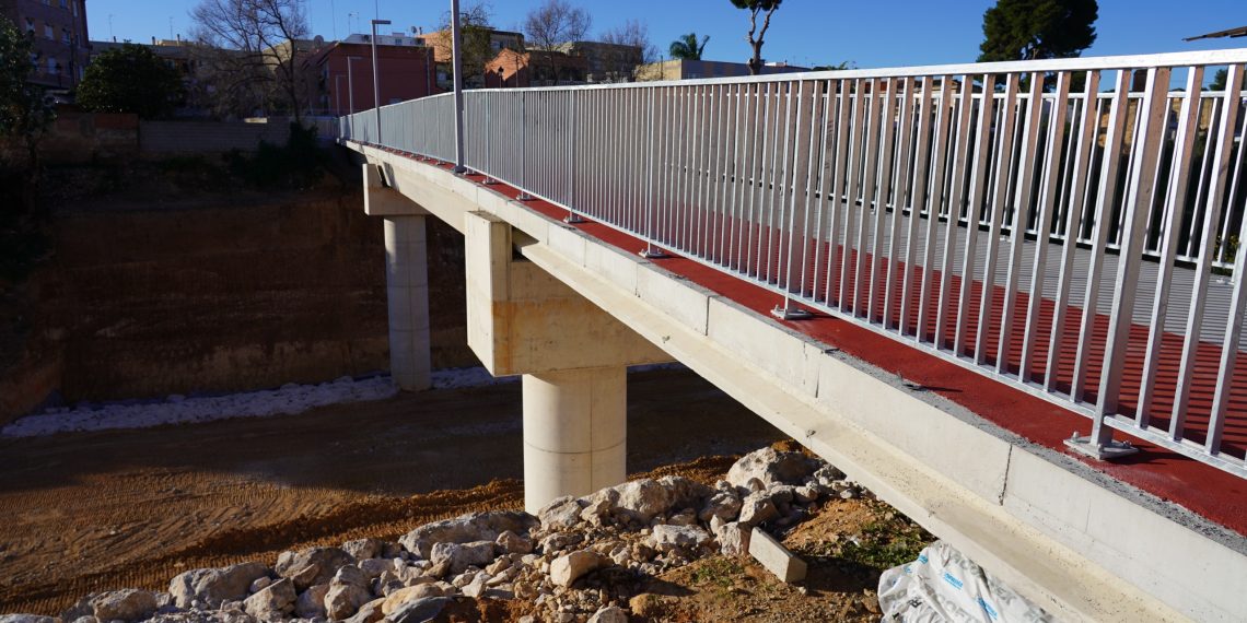 La Generalitat finaliza las obras en la pasarela de Mas del Jutge, última infraestructura pendiente de recuperar en el barranco del Poyo a su paso por Torrent