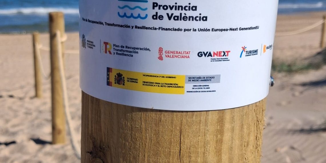 La Diputació de València instala un sistema de protección dunar en 16 playas de la provincia