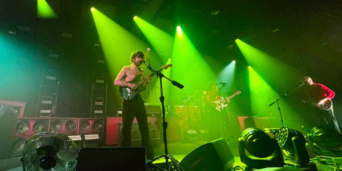 Biffy Clyro desata una noche de puro rock en el Roig Arena