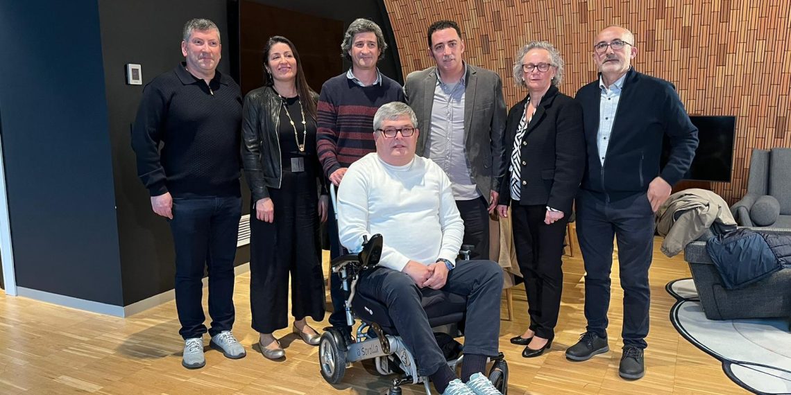 ADELA CV y Barret preestrenan el documental “Cada dia és un regal” con la voz de Fran Vivó, enfermo de ELA, recreada con inteligencia artificial