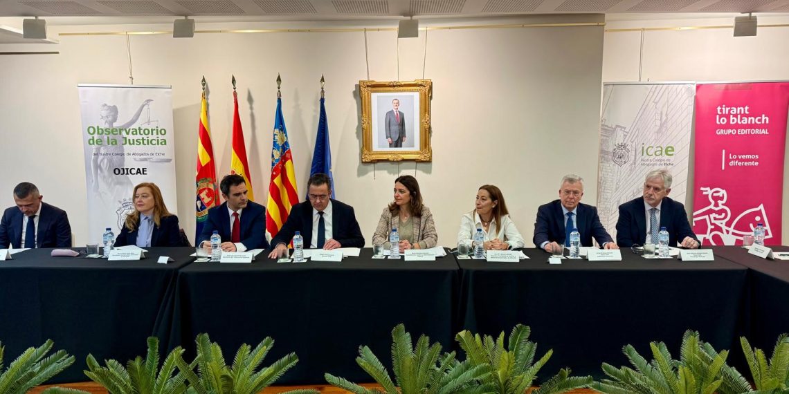 Justicia estrecha la colaboración con los operadores jurídicos de Elche para impulsar una Administración de Justicia más ágil y eficiente