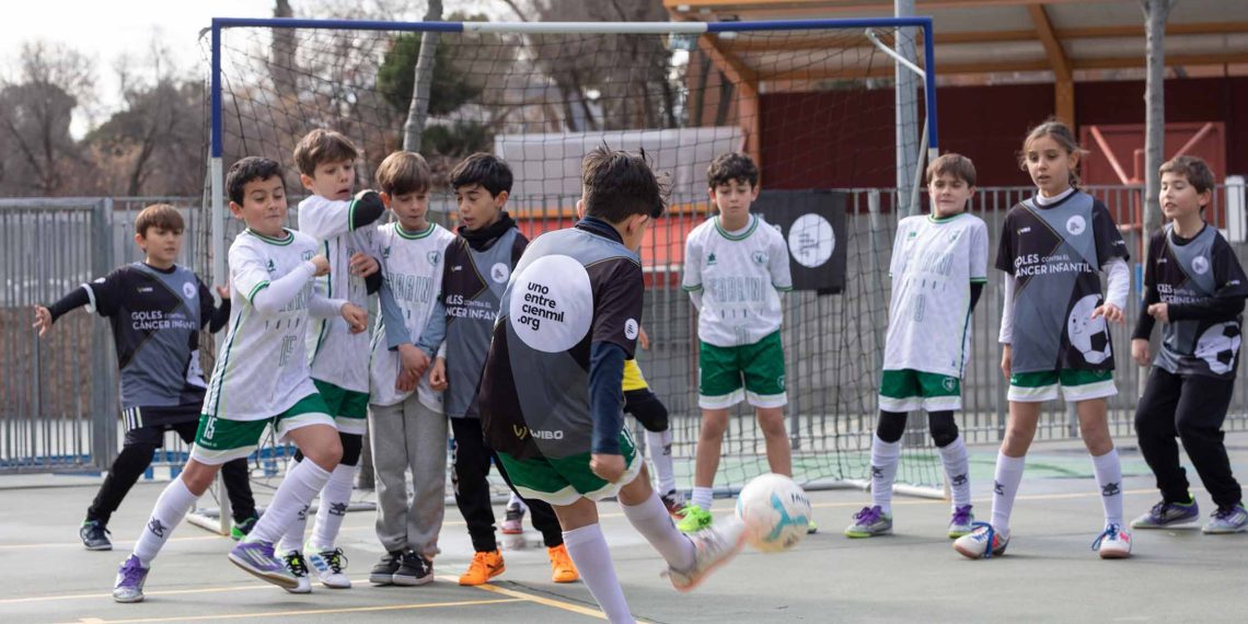 Más de 9.300 niños y niñas de 64 clubes de la Comunidad Valenciana juegan este fin de semana los partidos solidarios contra el cáncer infantil de Unoentrecienmil