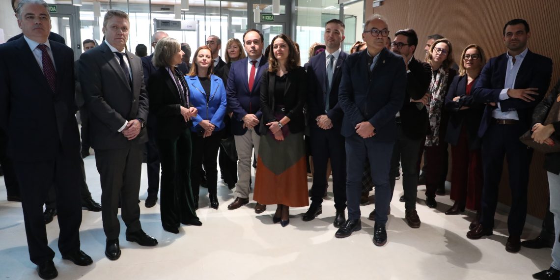 Pérez Llorca destaca el plan de infraestructuras judiciales del Consell tras visitar el Palacio de Justicia de Llíria