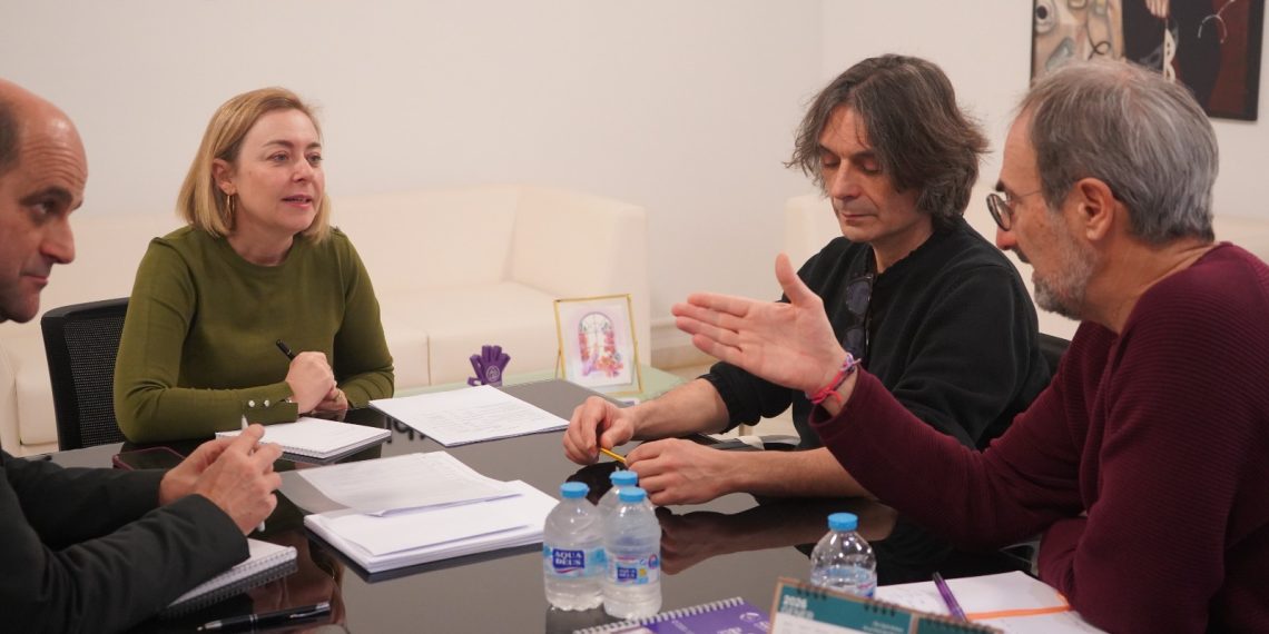 La Diputación impulsa un cuaderno didáctico sobre la película ‘La invasió dels bàrbars’ para acercar la memoria al alumnado de ESO y Bachillerato