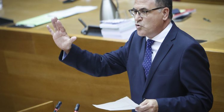 El PP denuncia el “abandono” del Gobierno a los aeropuertos de la Comunitat