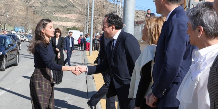 El president de la Generalitat acompaña a la Reina Letizia en la visita al centenario de la empresa Pedro García en Elda