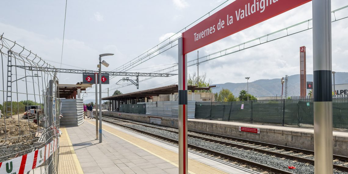 Renfe reinicia las obras de mejora de la accesibilidad de la estación de Tavernes de la Valldigna