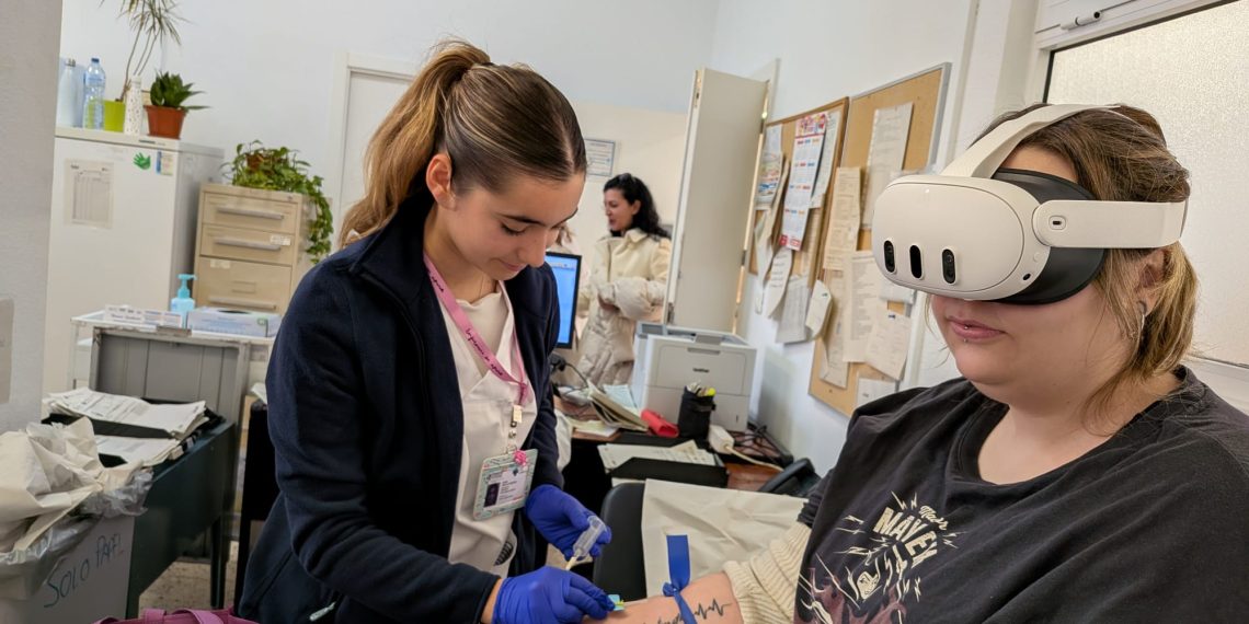 Elche implanta de forma pionera la Realidad Virtual para reducir la ansiedad en extracciones de sangre