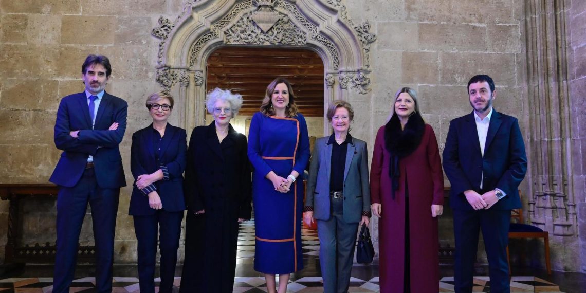 Magüi Mira, Ricard Camarena, Isabel Sanchis y Ángeles López Artiga reciben los premios al Mérito Cultural Ciudad de València 2026