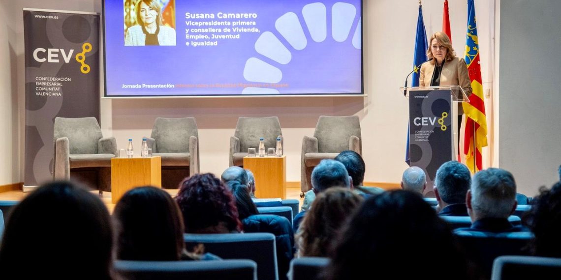 Camarero apuesta por una política migratoria ordenada y vinculada al empleo