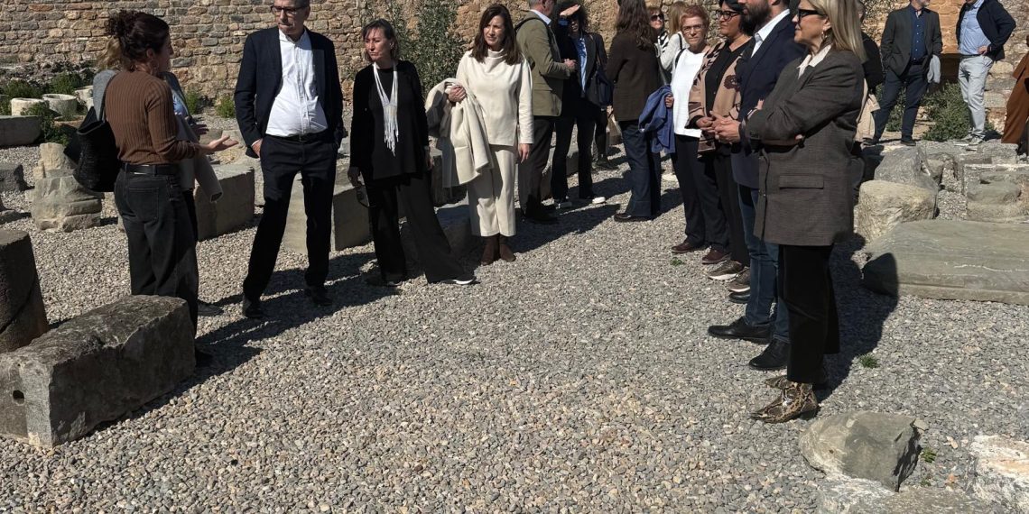 Carmen Ortí reclama al Ministerio de Cultura más inversión en el Castillo y Teatro Romano de Sagunto