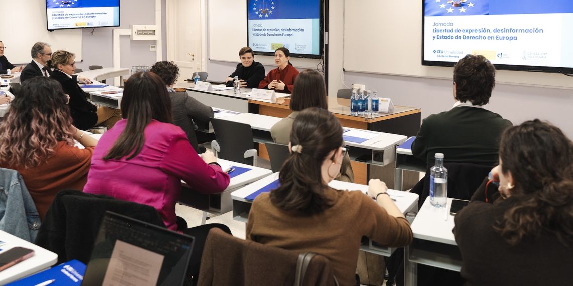 Expertos internacionales evalúan en Valencia cómo afecta la desinformación y la falta de pluralismo mediático al Estado de Derecho en Europa
