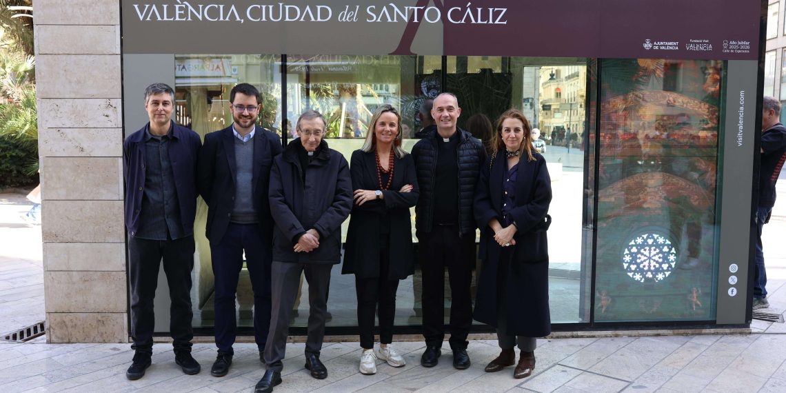 Valencia inaugura un nuevo punto informativo sobre el Santo Cáliz en la Plaza de la Reina por el III Año Jubilar