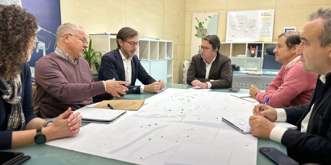 Ayuntamiento y Generalitat estudian reconvertir suelo educativo en vivienda protegida en Valencia