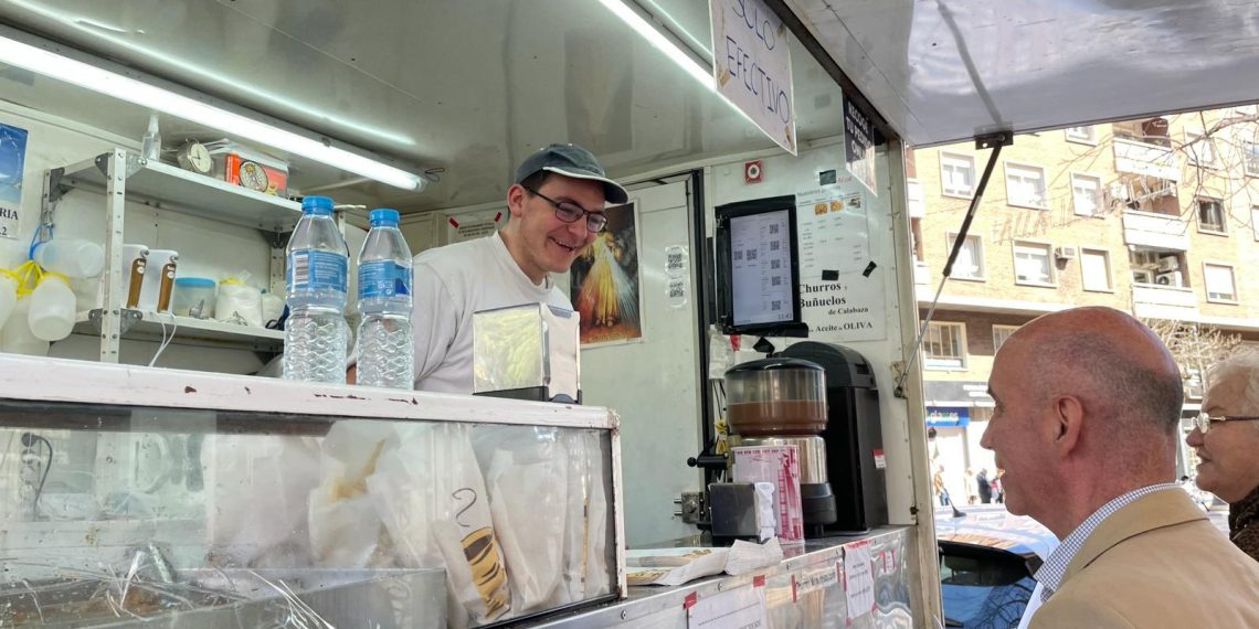 Sanidad intensifica el control en Fallas con inspecciones diarias a 165 churrerías en Valencia