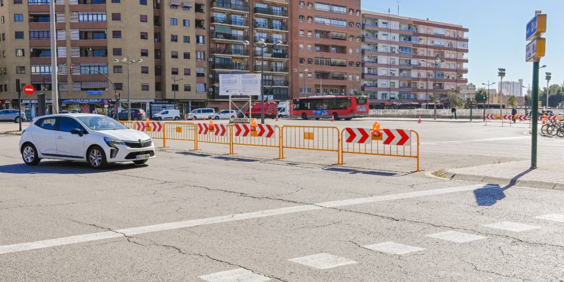 Movilidad Valencia y la Policía Local refuerzan la señalización de los cortes de tráfico durante estas Fallas