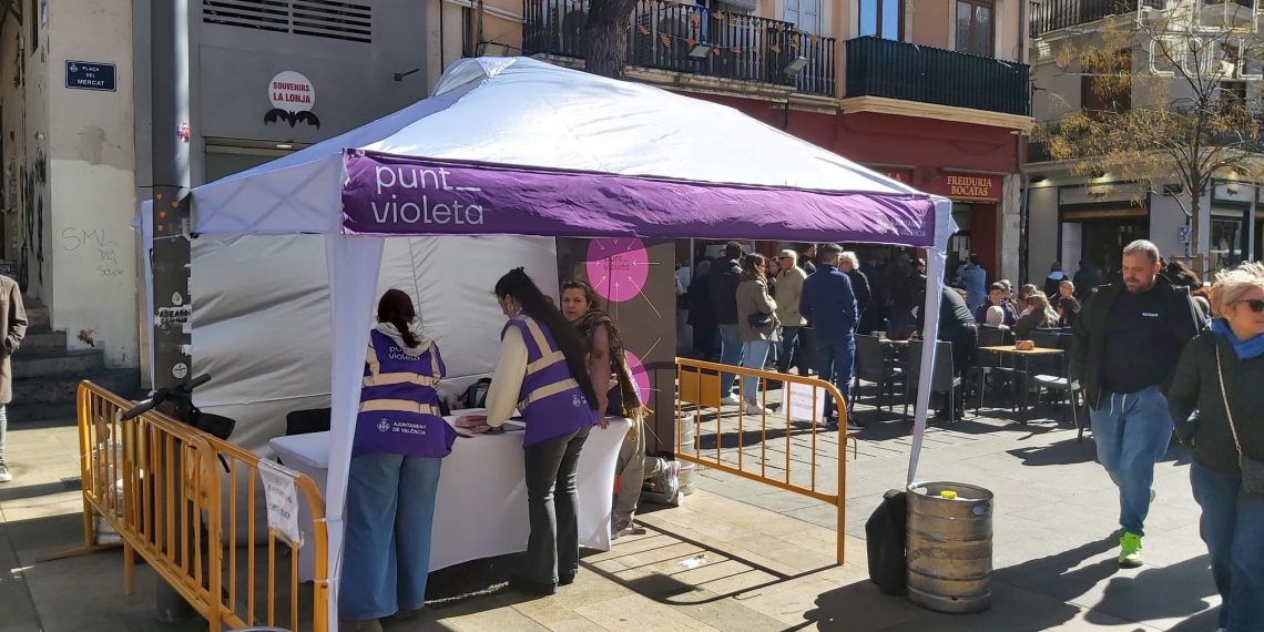 Más de 4.600 personas recurrieron a los puntos violeta durante las Fallas de Valencia