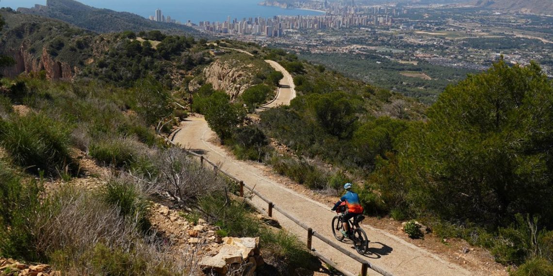 El mercado checo se interesa por la oferta cicloturista y de naturaleza de la Costa Blanca
