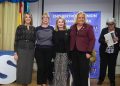 María José Ferrer San Segundo, y la concejala de Fiestas y Tradiciones, Mónica Gil, han recibido la Creu Marinera que otorga la Asociación Cultural Encuentro y Opinión Semanasantera de Valencia