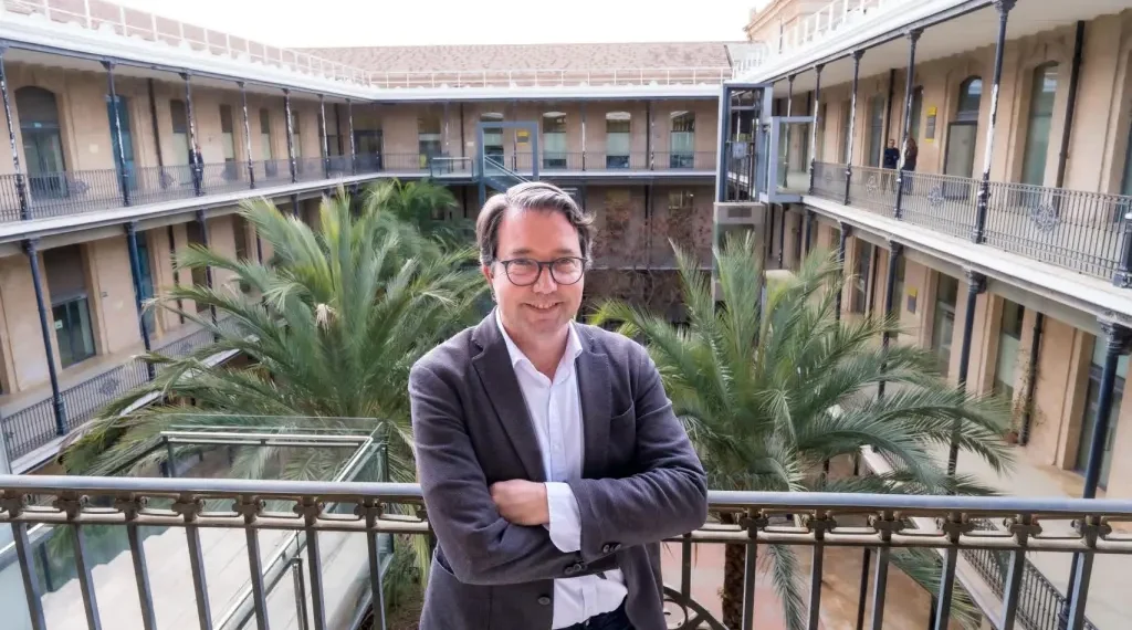 Valencia limitará al 2 % los apartamentos turísticos y blindará el 98 % de las viviendas