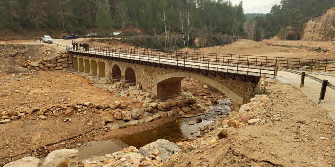 La Generalitat multiplica por cinco la longitud del nuevo puente del Charco Negro en Sinarcas para hacerlo más resistente frente a las riadas