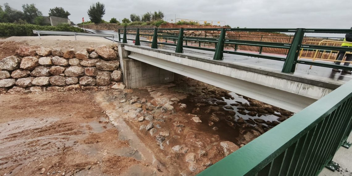 La Generalitat pone en servicio el puente de la Loma en Loriguilla y culmina la reparación de instalaciones arrasadas por la dana sobre el barranco del Pozalet