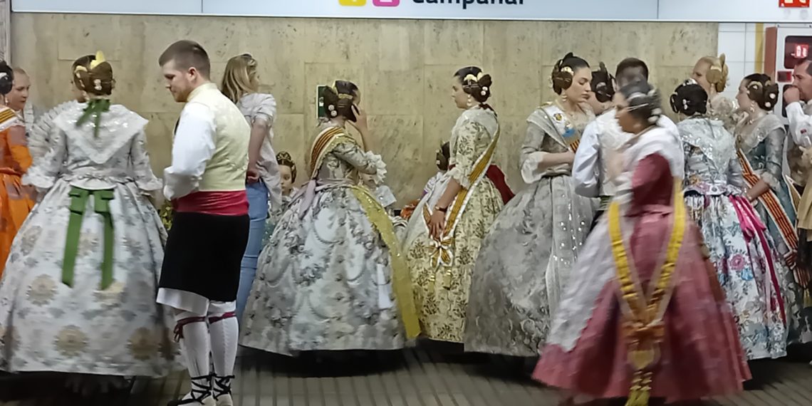Metrovalencia ofrece el fin de semana servicios especiales por las mascletaes y refuerzo diurno y nocturno de metro
