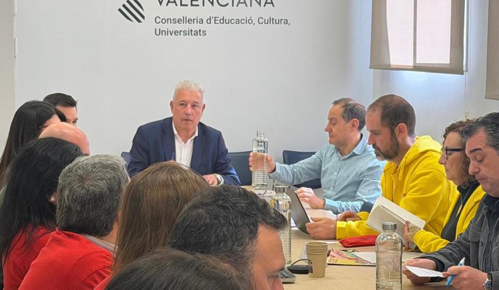 Educación y sindicatos inician negociaciones para mejorar el sistema educativo valenciano